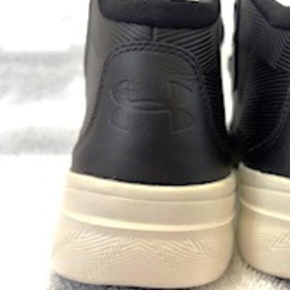 Under Armour Charged Pivot lace-up sneaker NWOT Size 8 - Picture 4 of 8